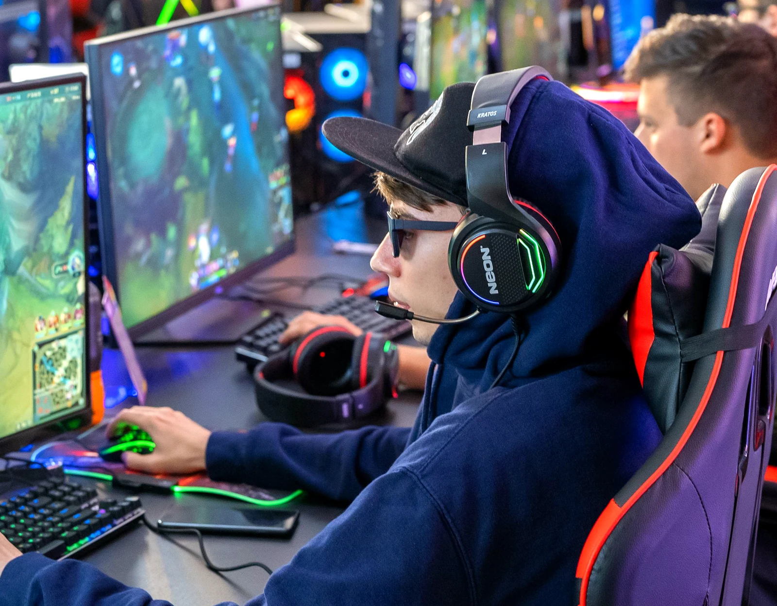 Aelvandorexis arena floor — gaming stations row